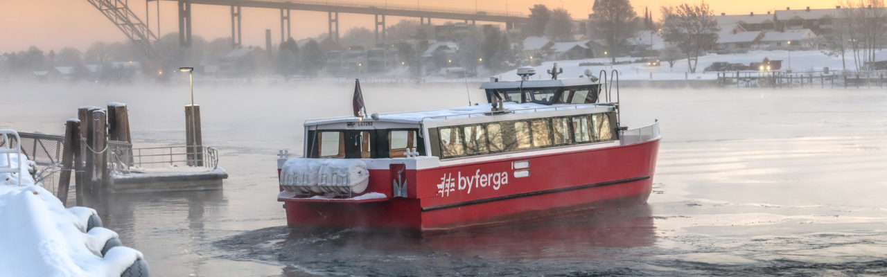 Bilde av rød ferge i Fredrikstad