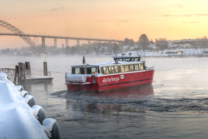 Bilde av rød ferge i Fredrikstad