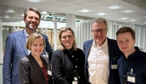 Osloregionen på besøk i Samferdselsdepartementet. Fra venstre: Eirik Lae Solberg, styreleder i Osloregionen, Eva Næss Karlsen, konstituert direktør i Osloregionen, Cecilie Kroglund, statssekretær i Samferdselsdepartementet, Erik Unaas, regionrådskoordinator Indre Østfold, Eivin Winsvold, spesialrådgiver Osloregionen.