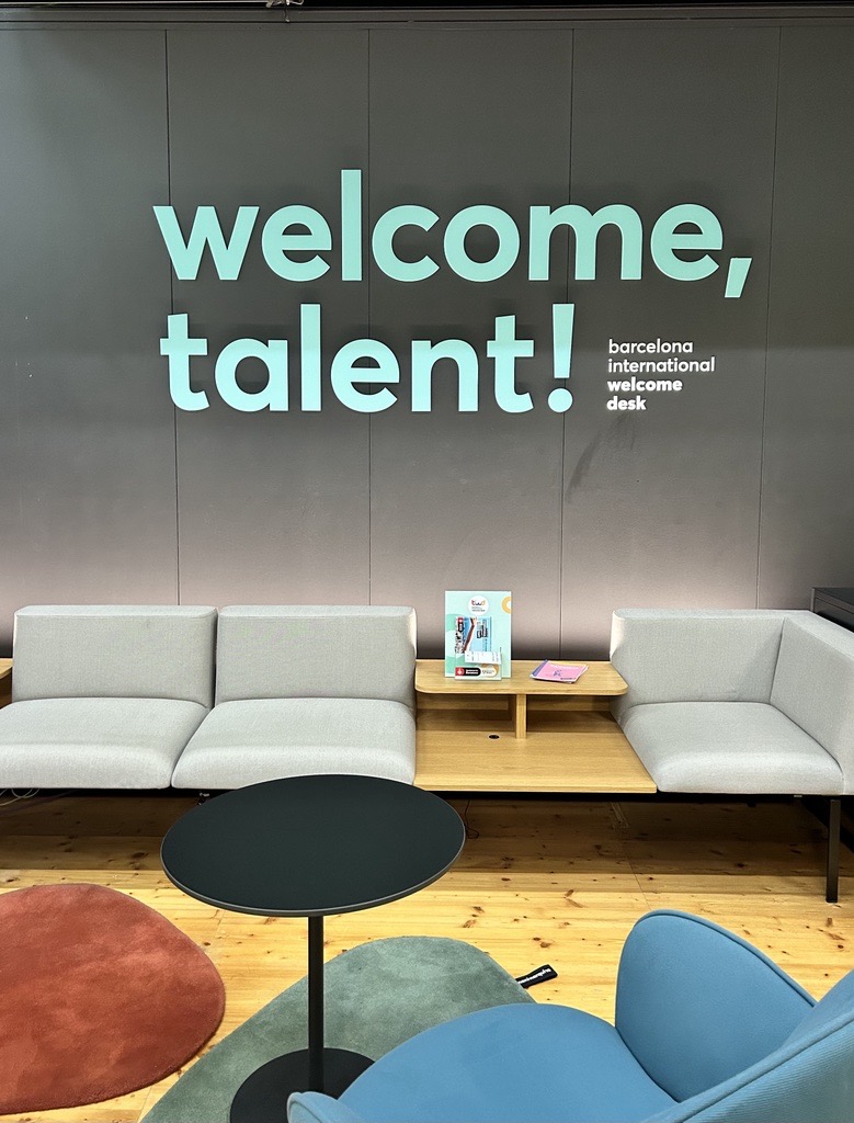 Bilde av en vegg med teksten Welcome, Talent!